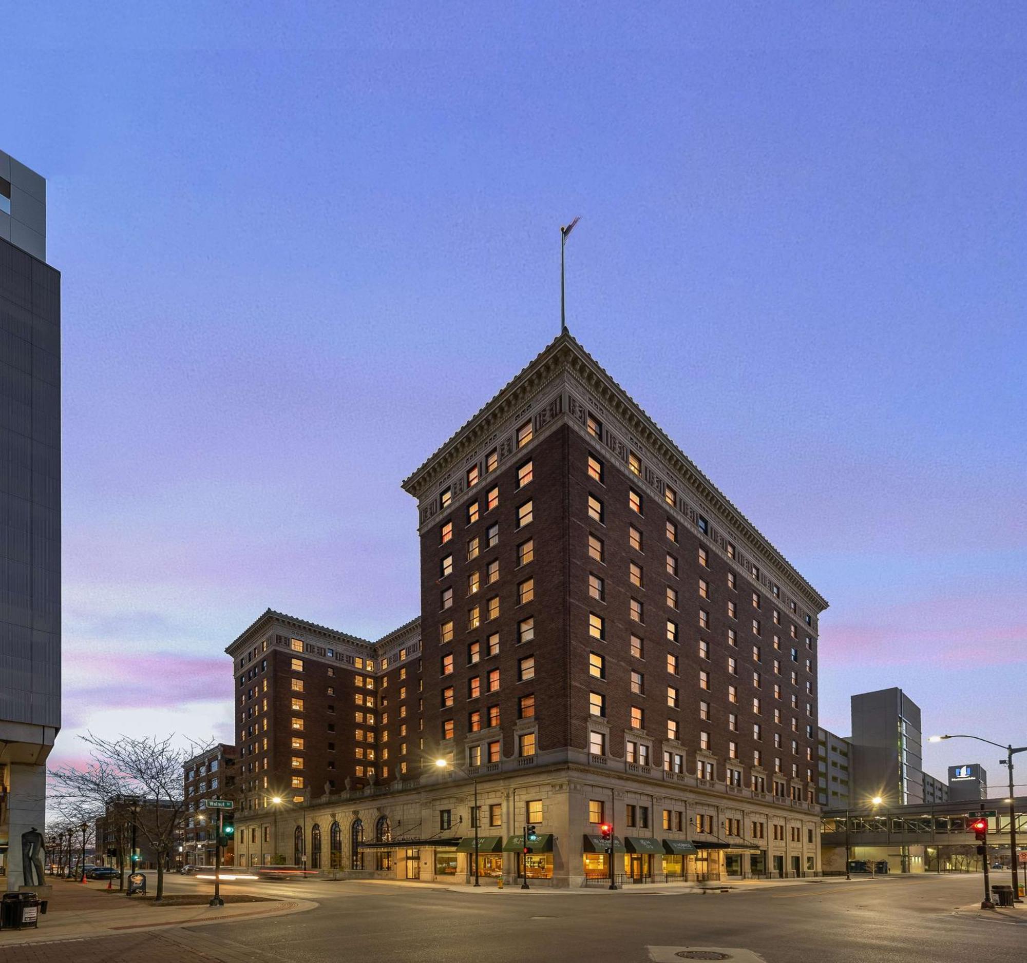 Hotel Fort Des Moines, Curio Collection By Hilton Bagian luar foto